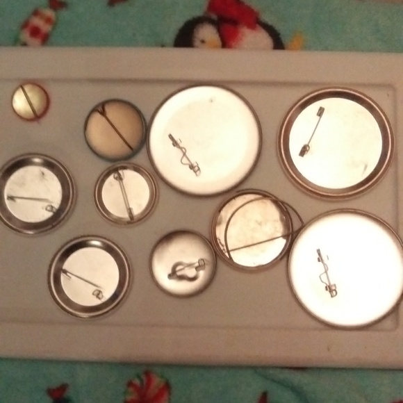 Button pins - Picture 2 of 2